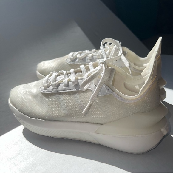 adidas Shoes - Adidas Avryn Sneakers Women's White Athletic Shoes Size 7